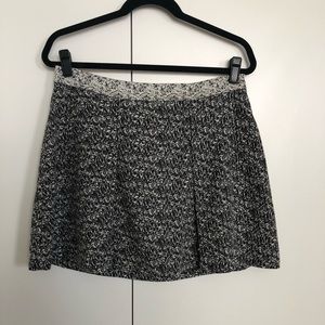 Black and White Banana Republic Skirt - size 10